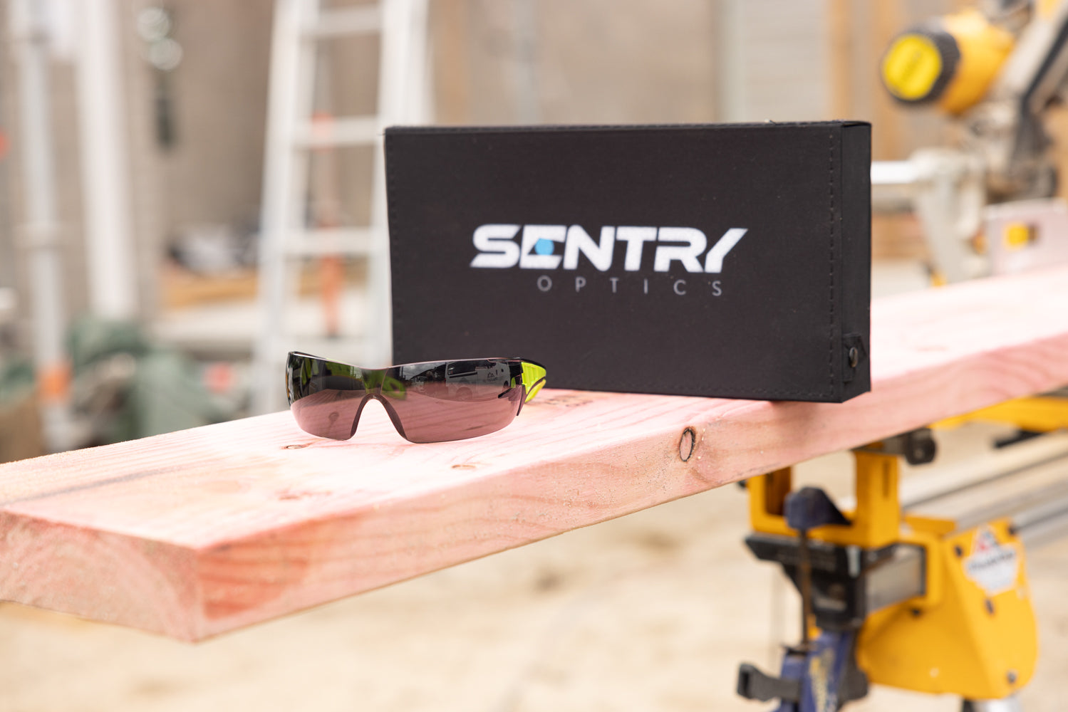 Dusty, Dry Worksites? Your Safety Glasses Matter More Than You Think